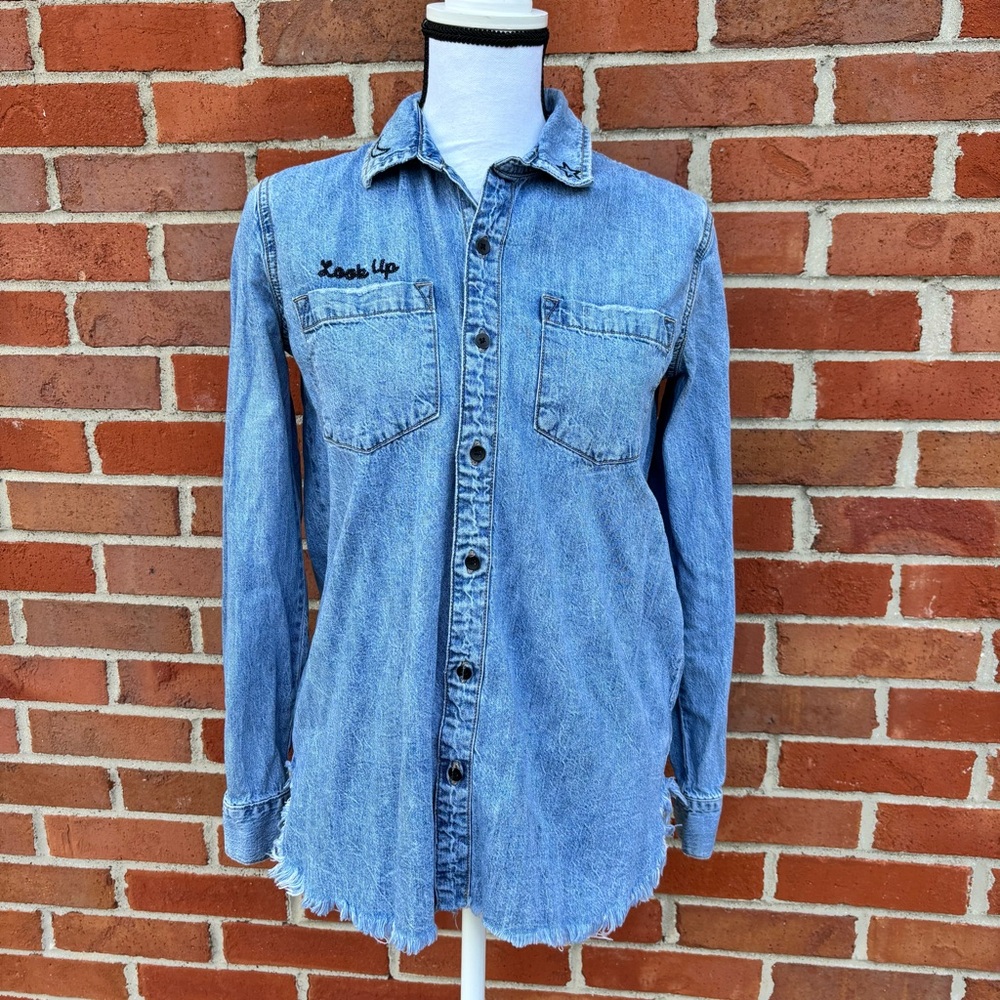 Lucky Brand Light Wash Denim Button Down Frayed Hem Embroidered Shirt XS
